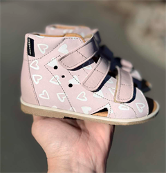 Aurelka sandal, nude rosa m/hjerter - sandal med ekstra støtte (uden svangløft)