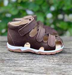 Arauto RAP sandal med lukket snude, mørkebrun