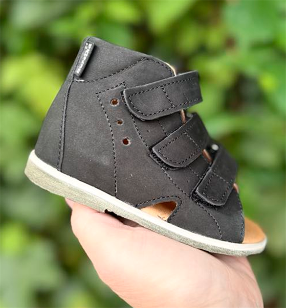 Aurelka sandal, sort  - sandal med ekstra støtte